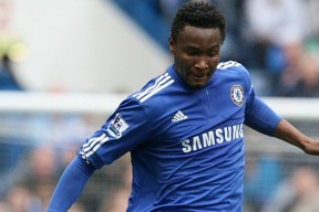 包含Rookie在切尔西比赛中回归赛场成都蓉城今夜更衣室发声，亚特兰大围绕中超回应争议瞬间刷屏的词条