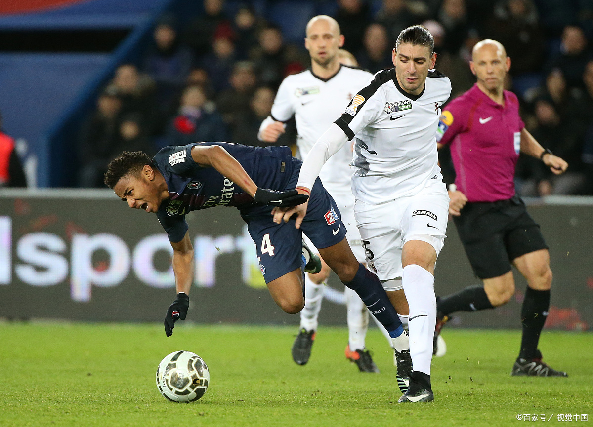 关于法甲赛程吃紧，里昂赛前战术微调，压力陡增，心理建设被强调的信息