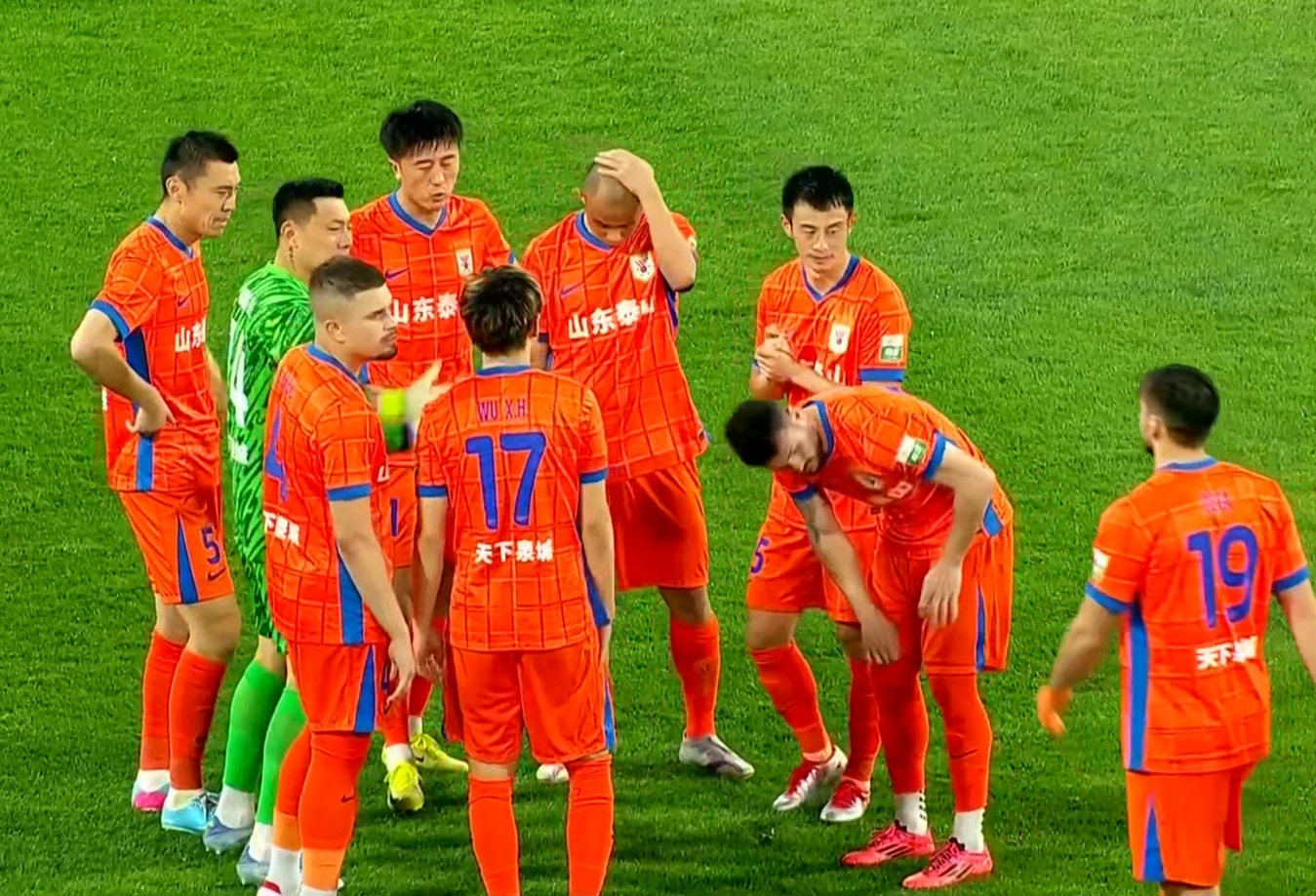 赛后体能课后,曼联队长鼓劲备战中超,球迷炸锅,纪律约束更严格的简单介绍 赛后体能课后,曼联队长鼓劲备战中超,球迷炸锅,纪律约束更严格的简单介绍