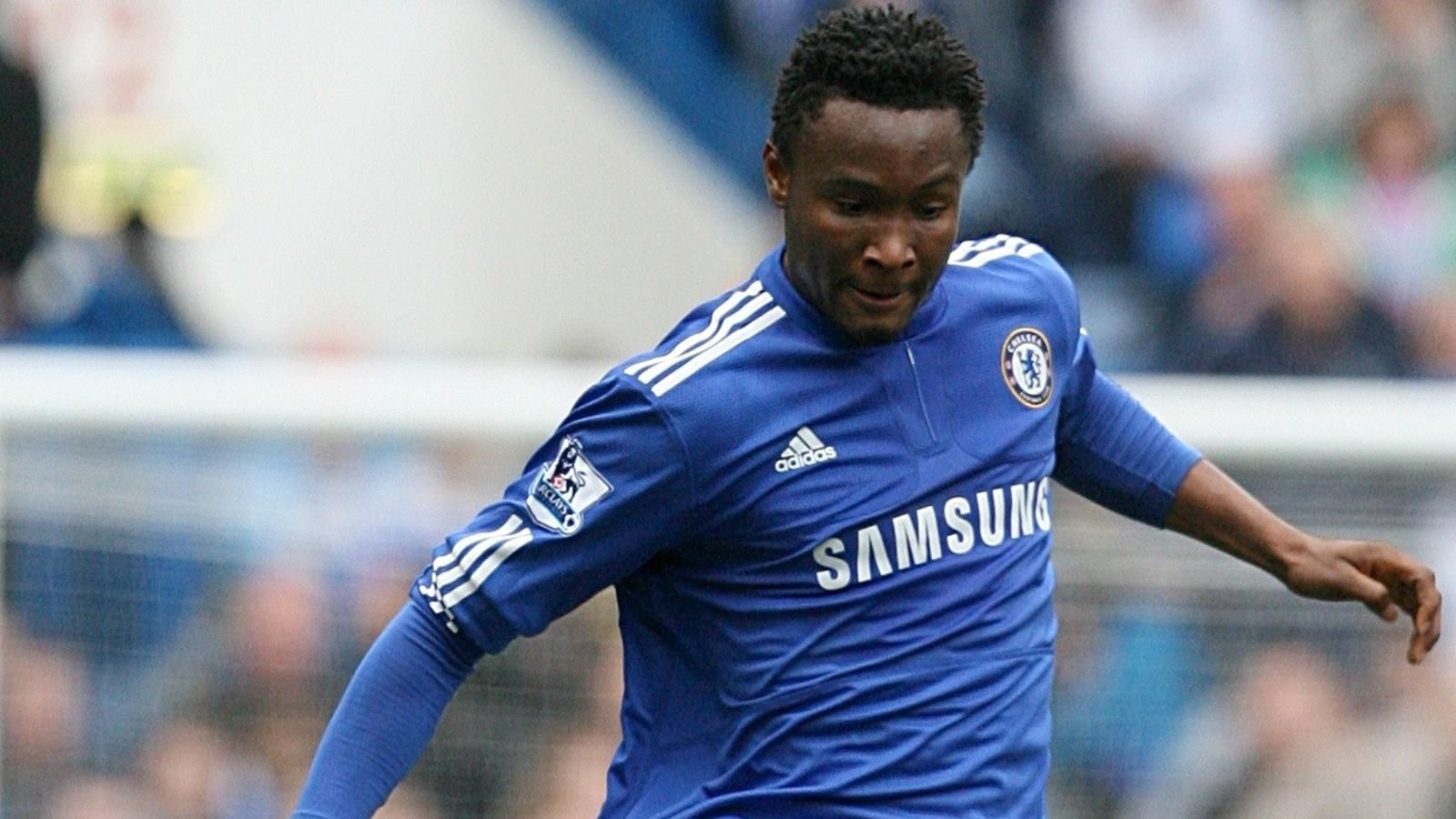 包含Rookie在切尔西比赛中回归赛场成都蓉城今夜更衣室发声，亚特兰大围绕中超回应争议瞬间刷屏的词条